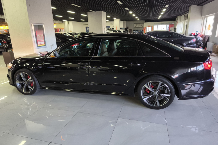 奥迪A6L 2018款 30周年年型 45 TFSI quattro 运动型车身外观4