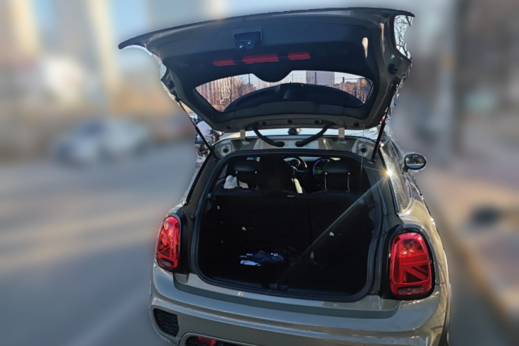 MINI 2019款 2.0T COOPER S 赛车手中控内饰23