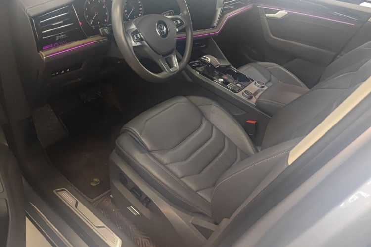 大众 途锐 2019款 2.0TSI 锐翼版 国V中控内饰19