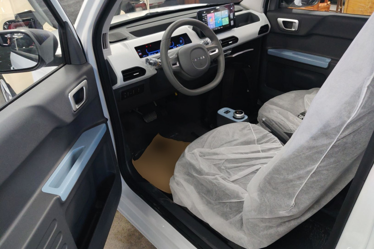 吉利银河 2024款 熊猫mini 200km 耐力熊中控内饰7003