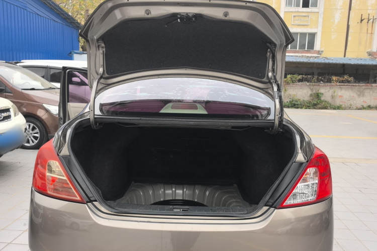 日产 阳光 2016款 1.5XE 手动领先版机舱底盘23