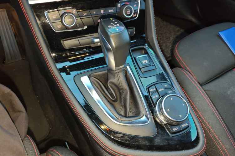 宝马2系多功能旅行车 2015款 218i 运动设计套装局部细节18