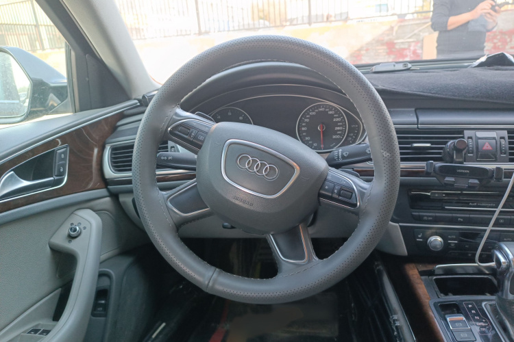 奥迪A6L 2012款 30 FSI 舒适型局部细节13