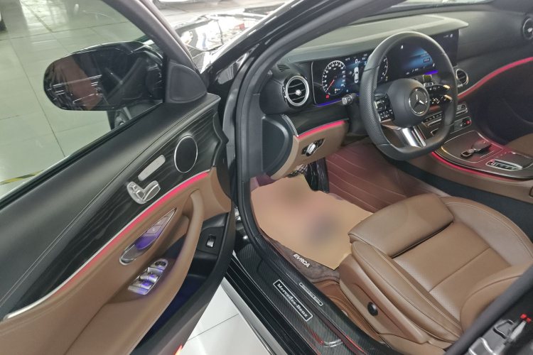 奔驰E级 2022款 改款二 E 260 L 运动型 4MATIC中控内饰7003