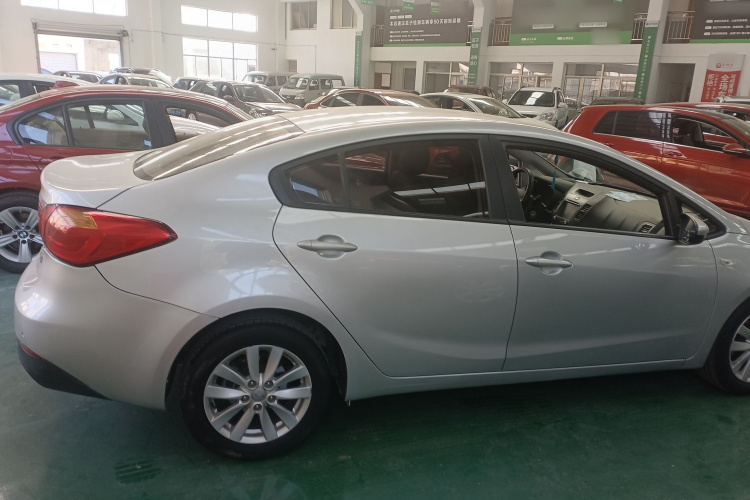 起亚K3 2013款 1.6L 自动GL车身外观7