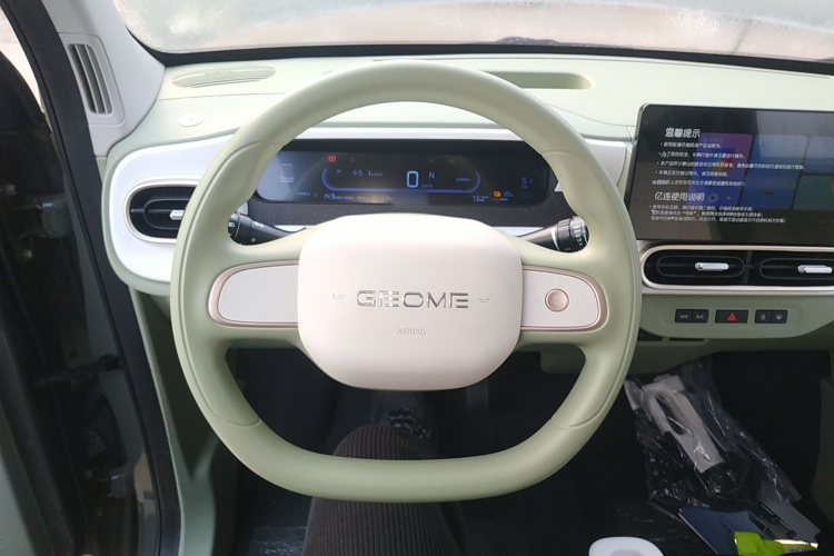 吉利银河 2025款 210km 熊猫骑士中控内饰13