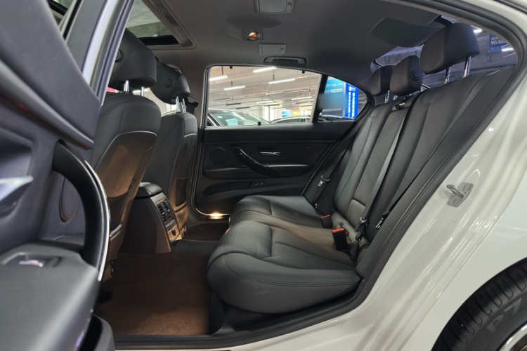 宝马3系 2019款 320Li 时尚型中控内饰7010