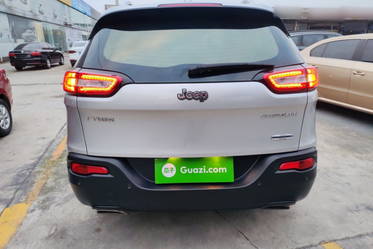 Jeep 自由光 2016款 2.4L 领先版车身外观6