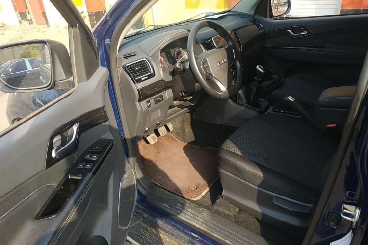 五十铃 铃拓 2020款 2.5T两驱手动领航版 国VI 加长版JE4D25Q6A中控内饰7003