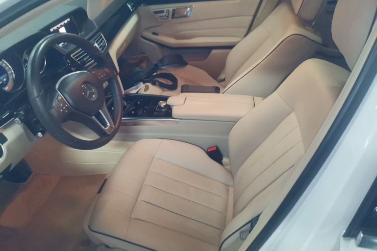 奔驰E级 2015款 E 260 L 运动时尚型中控内饰19