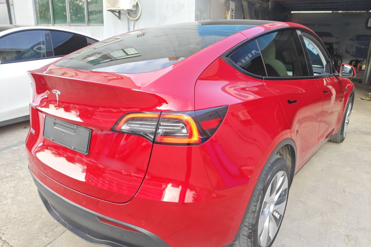 特斯拉 Model Y 2022款 长续航全轮驱动版车身外观7