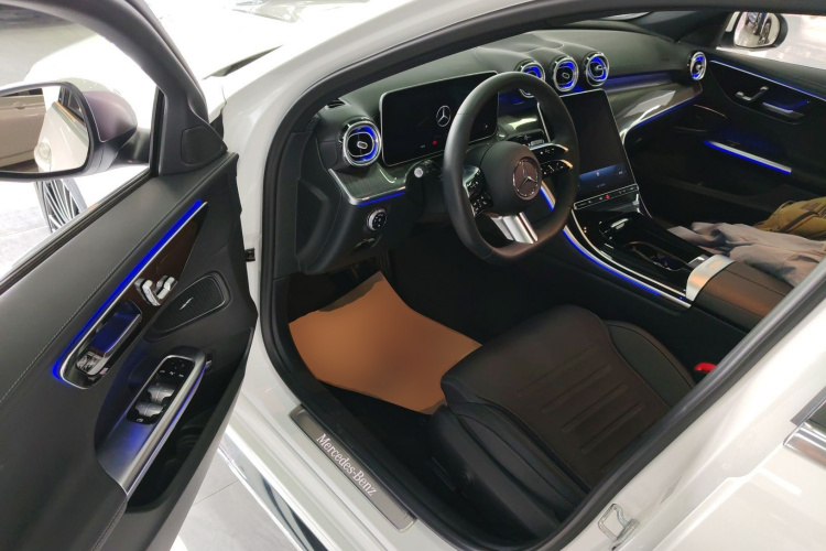 奔驰C级 2023款 改款 C 260 L 运动版中控内饰20