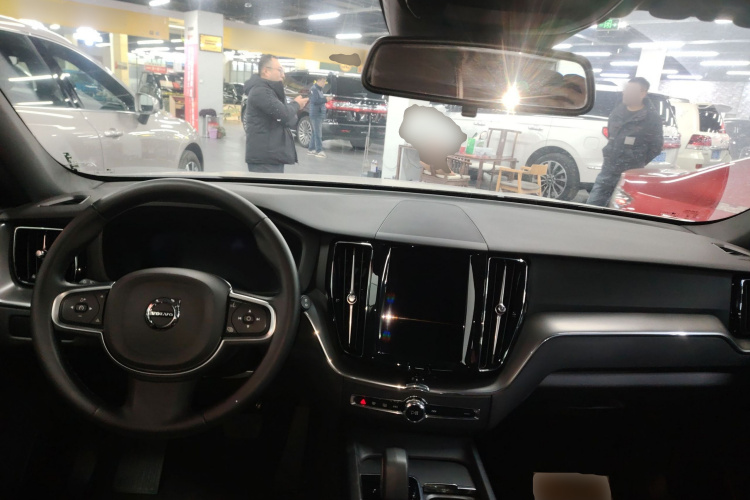 沃尔沃XC60 2025款 B5 四驱智逸豪华版中控内饰12