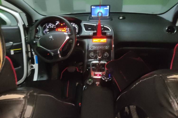 标致3008 2015款 1.6THP 自动经典版中控内饰7002