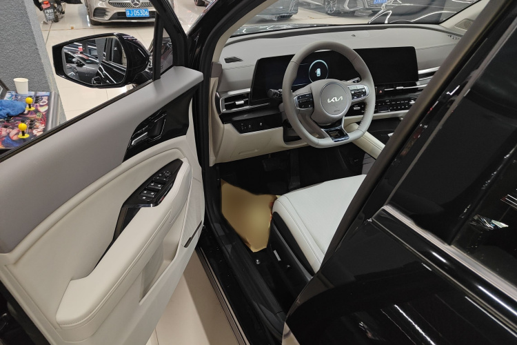 起亚 狮铂拓界 2023款 1.5T 两驱尊贵版中控内饰7003