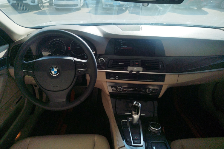 宝马5系 2013款 525Li 豪华型中控内饰12