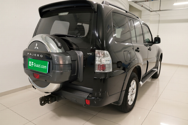 三菱 帕杰罗(进口) 2019款 3.0L 自动舒适版车身外观7