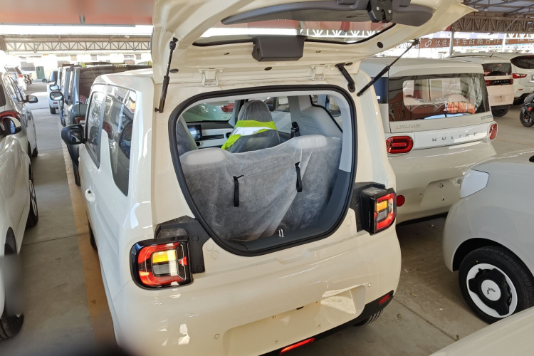 吉利银河 熊猫 2025款 210km 元气熊机舱底盘23