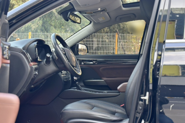 广汽传祺 传祺GS8 2017款 320T 两驱豪华智联版（七座）中控内饰7001