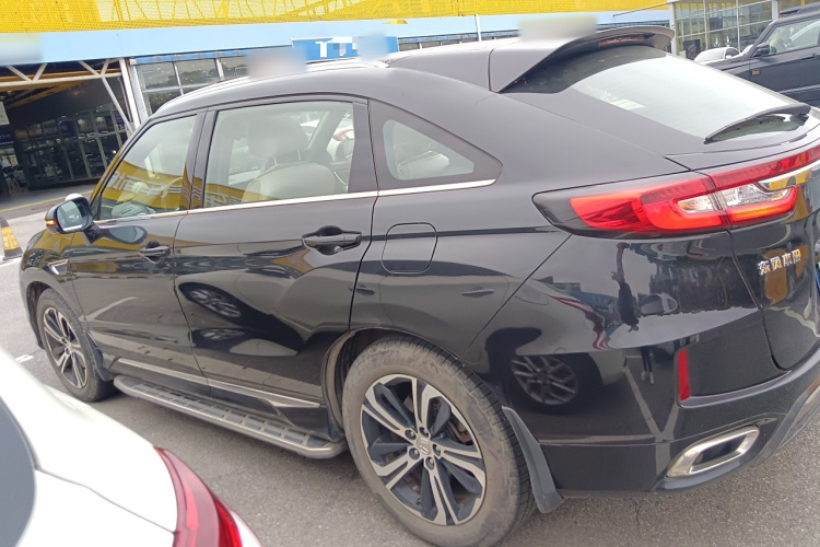 本田UR-V 2017款 370TURBO 两驱尊贵版 国V车身外观6003