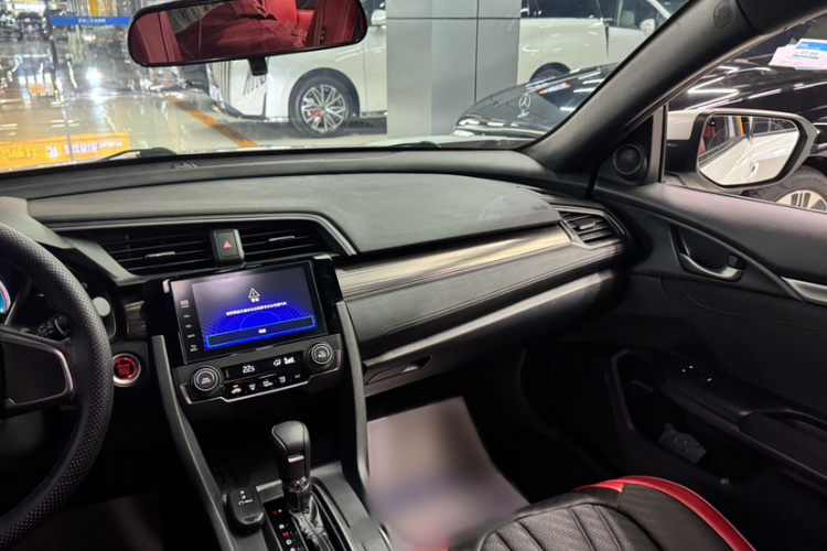 本田 思域 2021款 HATCHBACK 220TURBO CVT新锐控局部细节9001
