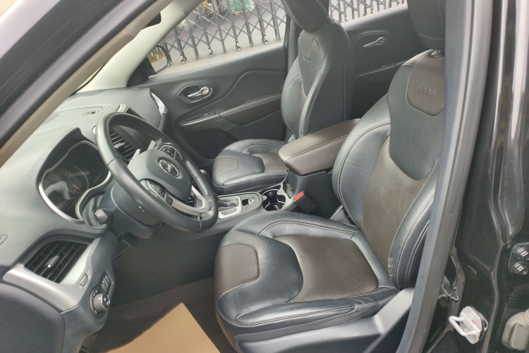 Jeep 自由光 2017款 2.0L 优越版局部细节19