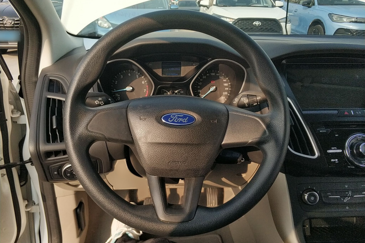 福特 福克斯 2015款 三厢 1.6L 手动舒适型局部细节13