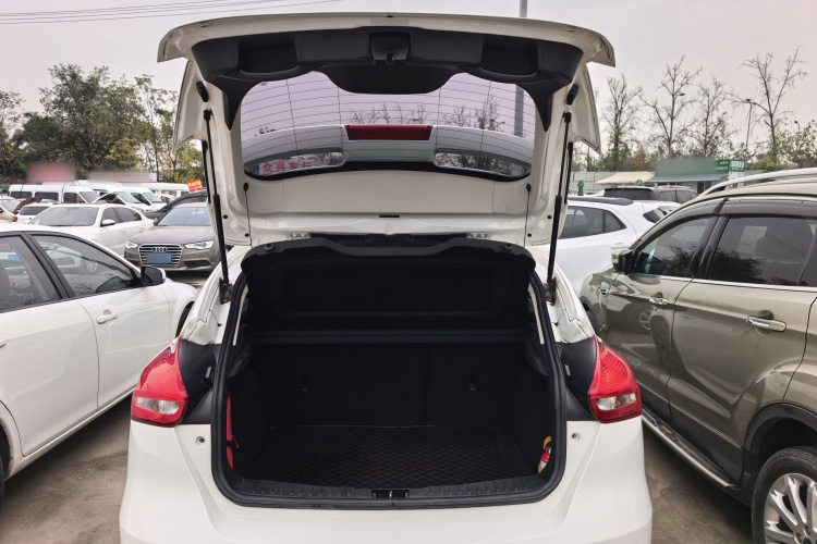 福特 福克斯 2017款 1.5T CTCC 白黑限量版局部细节23