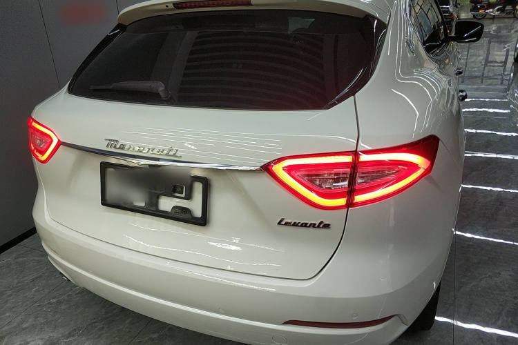 玛莎拉蒂 Levante 2019款 3.0T 标准版 国VI车身外观6