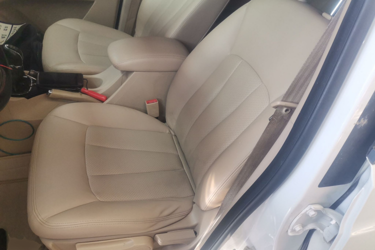 宝骏730 2016款 1.5L 手动豪华型 7座局部细节19