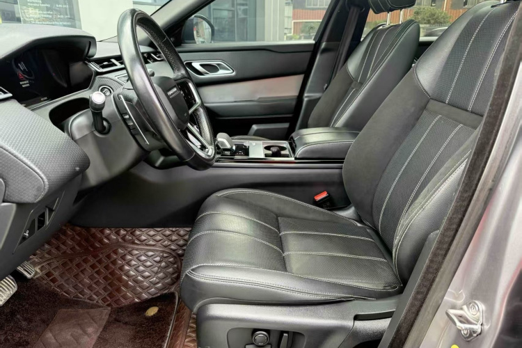 路虎 揽胜星脉 2021款 P250 熠黑珍藏版中控内饰7001