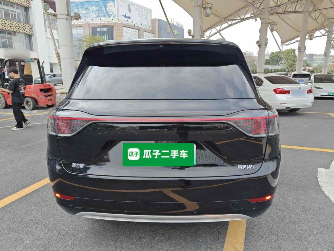 鸿蒙智行 问界M9 2024款 增程 Ultra版 42kWh 6座版(4)