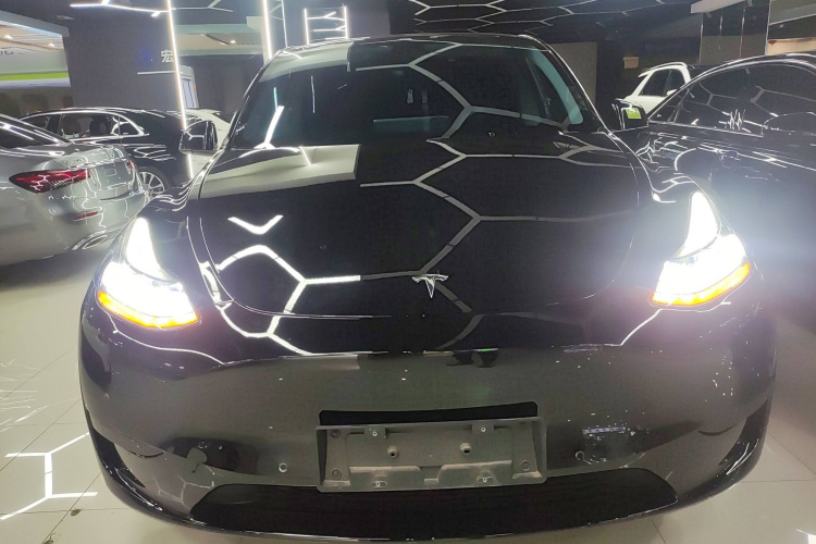特斯拉 Model Y 2022款 改款 后轮驱动版车身外观2