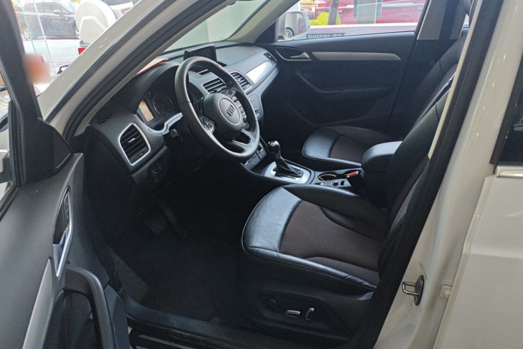 奥迪Q3 2017款 30 TFSI 时尚型中控内饰19