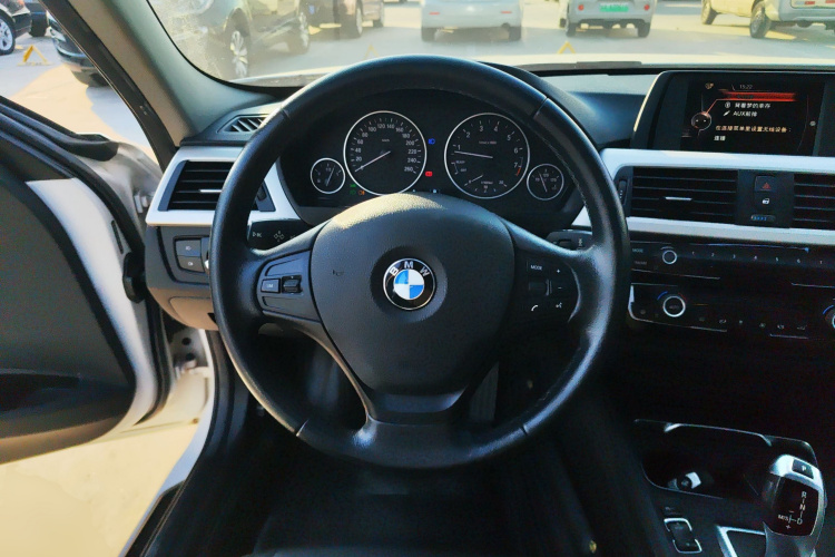 宝马3系 2016款 320Li 进取型中控内饰13