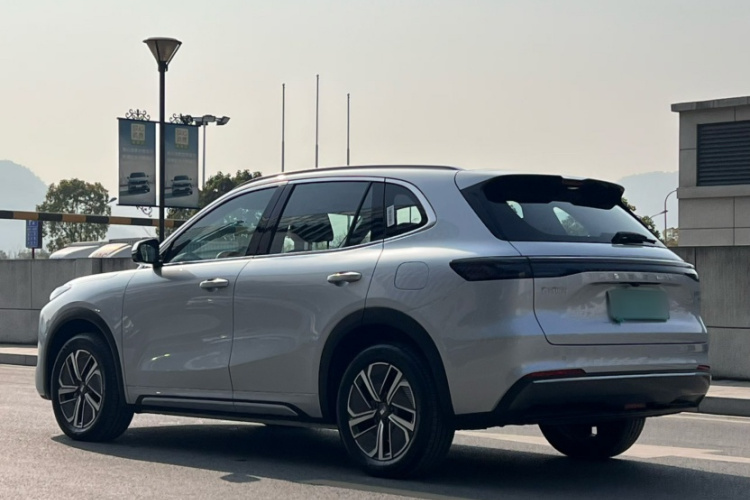 吉利银河 银河星舰7 EM-i 2025款 120km 探索+版车身外观6004