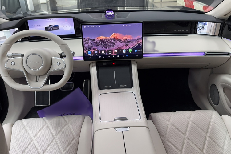 鸿蒙智行 享界S9 2025款 增程 Ultra中控内饰7004