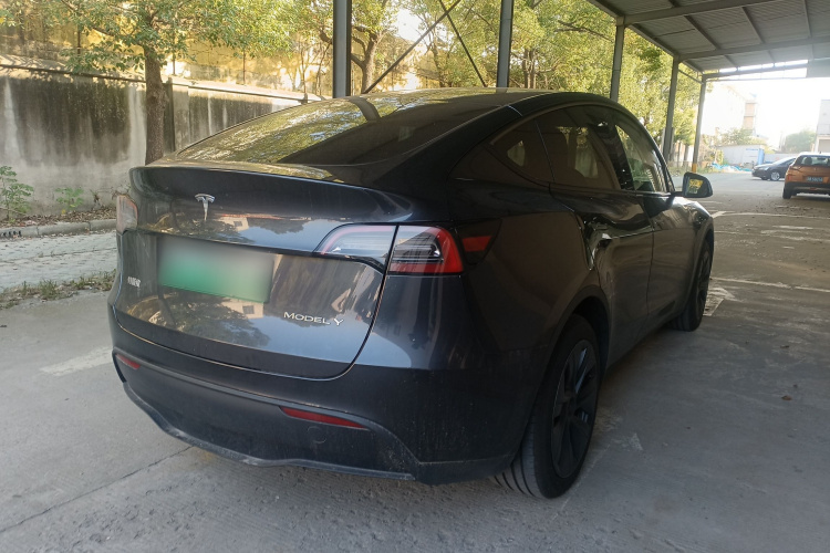 特斯拉 Model Y 2024款 后轮驱动版车身外观7