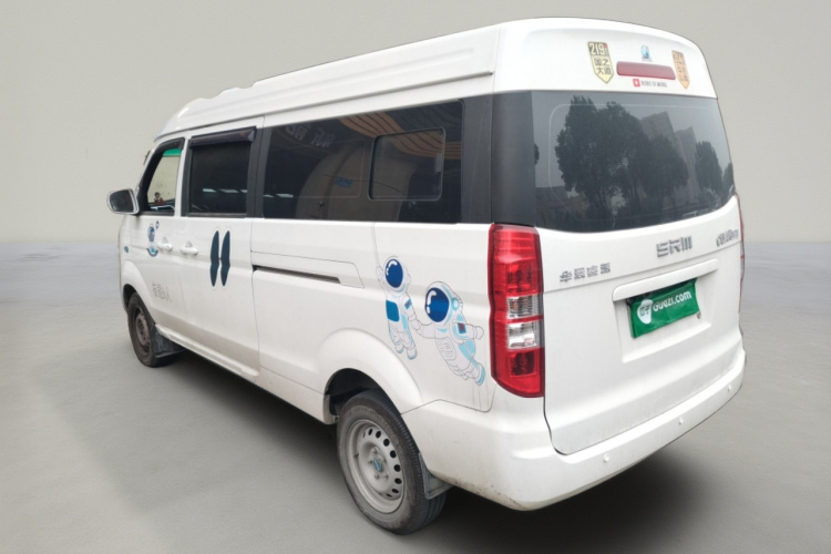 SRM鑫源 好运 2023款 标准型客车 6座车身外观5