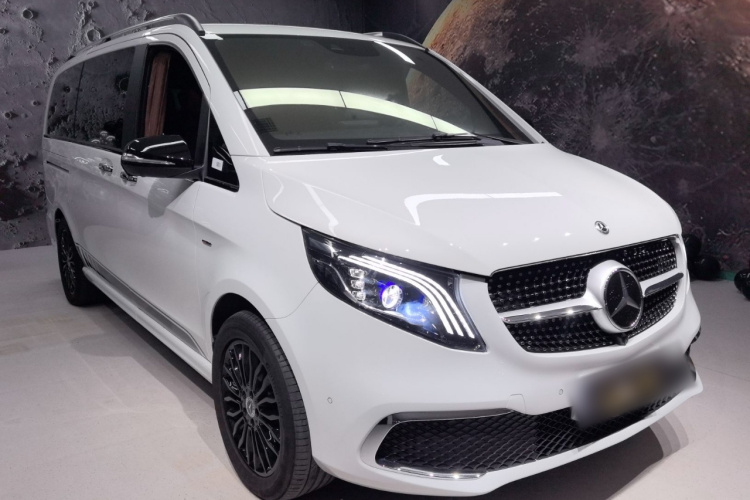 奔驰V级 2018款 V 260 尊贵版 国VI车身外观3