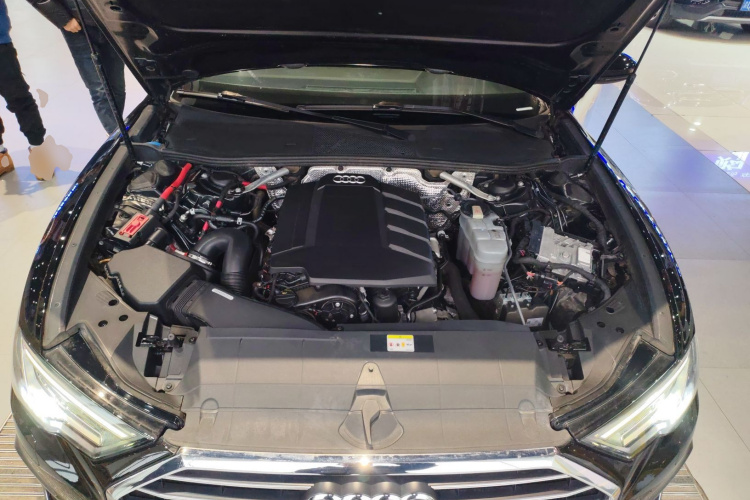 奥迪A6L 2020款 45 TFSI 臻选动感型机舱底盘24