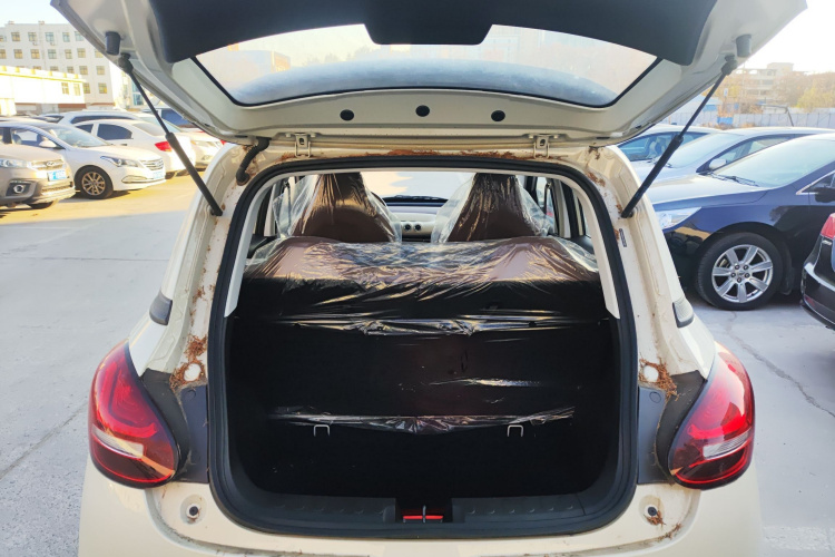 五菱汽车 五菱缤果 2025款 203km 轻享款机舱底盘23