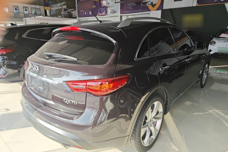 英菲尼迪QX70 2013款 3.7L 标准版车身外观7