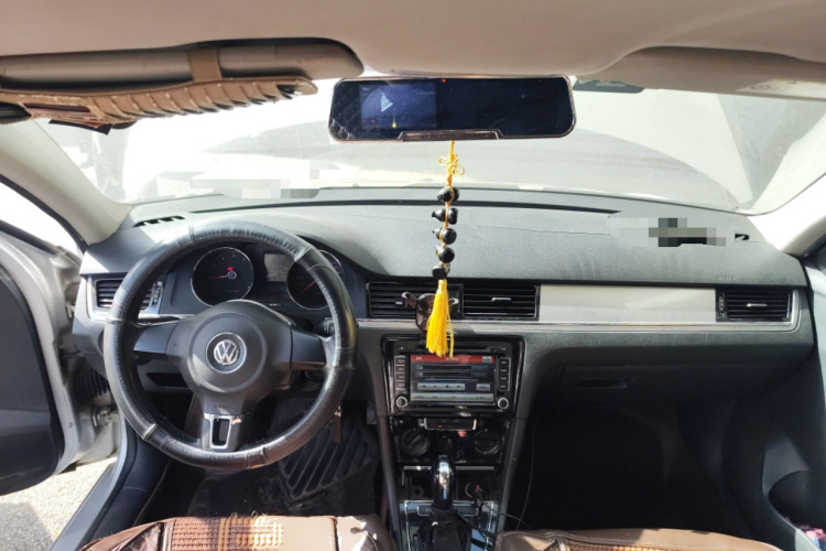 大众 宝来 2014款 1.6L 自动时尚型中控内饰12