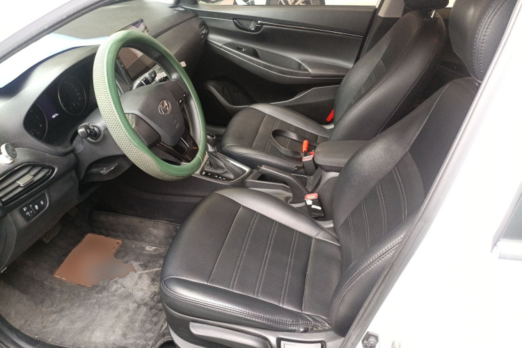 现代 悦动 2018款 1.6L 自动悦目版GL 国V中控内饰19