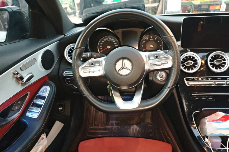 奔驰C级 2019款 C 260 运动版局部细节13