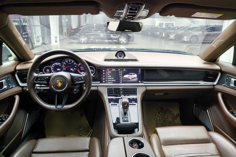 保时捷 2023款 Panamera 4 行政加长版 2.9T中控内饰7001