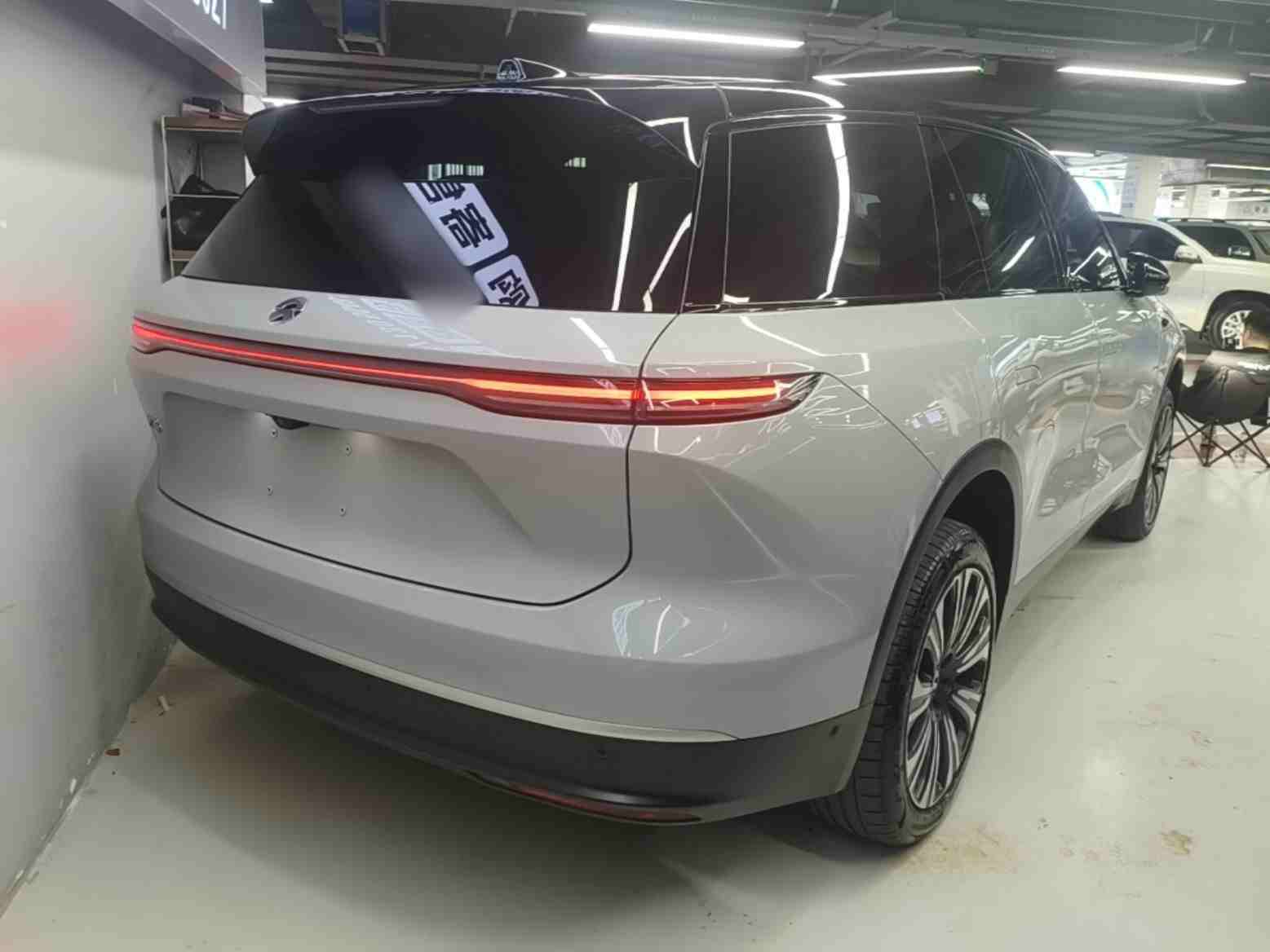 车辆右后45度外观展示