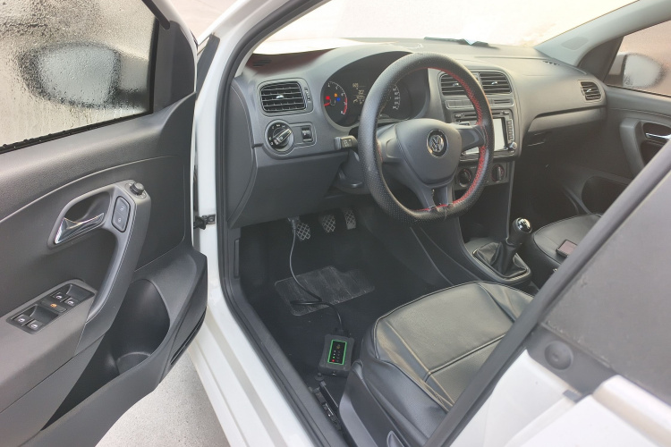 大众 Polo 2016款 1.4L 手动风尚型中控内饰7003