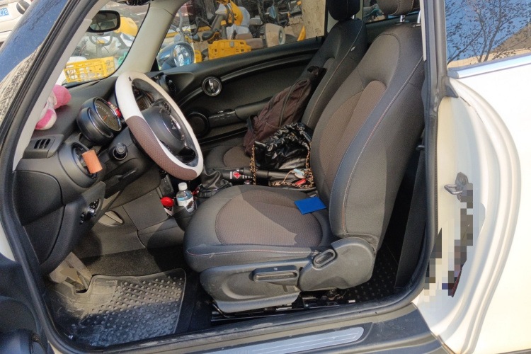 MINI 2014款 1.5T COOPER Fun中控内饰19